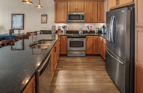 Sandpoint Eigentumswohnung | Ideal Seasons Waterfront Condo | Spa, Beach, Hot Tub, Pool, Marina