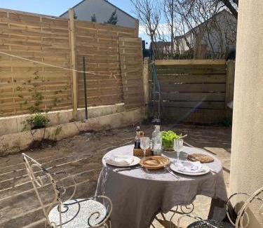 Saint-Cyr-l'Ecole Wohnung | ideally located next to castle park