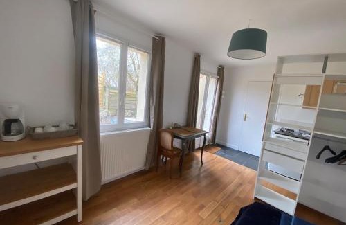 Saint-Cyr-l'Ecole Wohnung | ideally located next to castle park