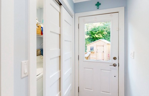 Reynoldstown Haus | Ideally located home with a large yard, bikes, board games & AC - dog-friendly