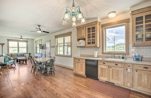 Lucerne Haus | Idyllic Gem: Screened Porch, 1/2 Mi to River!