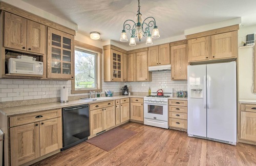 Lucerne Haus | Idyllic Gem: Screened Porch, 1/2 Mi to River!