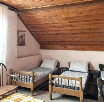 Kutina Haus | Idyllic House in Kutina with Enclosed Garden