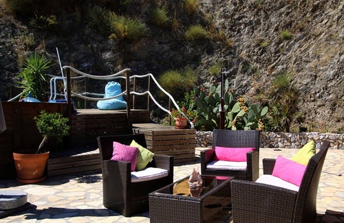 Nerja Haus | Idyllisch gelegene Holzhäuser mit atemberaubenden Meerblick.