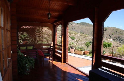 Nerja Haus | Idyllisch gelegene Holzhäuser mit atemberaubenden Meerblick.