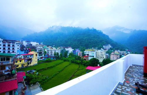 Tapovan Wohnung | Ima Ganga Hotel - Aesthetic, Quite Mountain View Rooms with netflix, free airport pickup for 7 or more nights booking