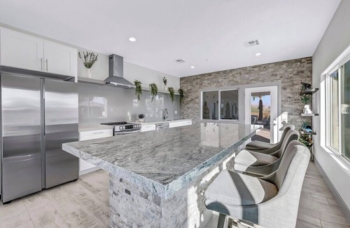 Indio Haus | Imagine stepping into a sprawling estate nestled amidst lush greenery, a piece of luxury and comfort