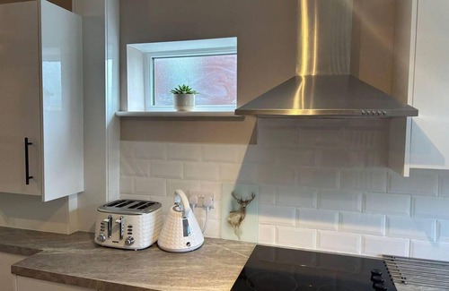 Little Hayfield Haus | Immaculate 1-bed House in Newtown, Disley