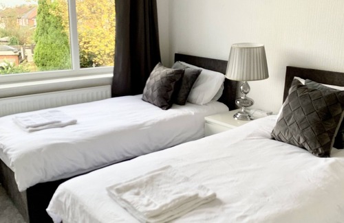 Droylsden Haus | Immaculate 3-Bed Travel nest unavailable