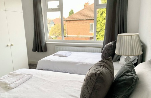 Droylsden Haus | Immaculate 3-Bed Travel nest unavailable