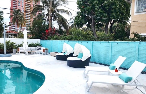 Dolphin Isles Haus | Immaculate Pool House - Only Two Blocks to the Beach!!!!