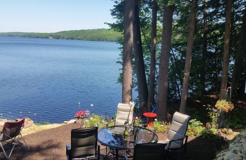 Vassalboro Haus | Tadellose Ansicht über Webber-Teich mit Boots-Mietwahl