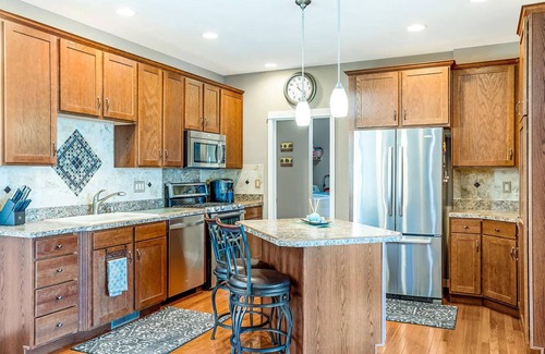 Moscow Haus | Immaculate Waterfront Cottage on Silver Lake in Irish Hills