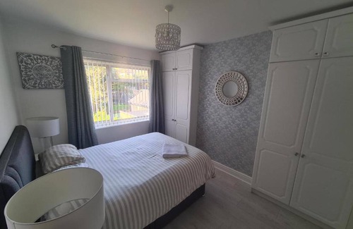 Bilston Haus | Impeccable 4-bed House in Bilston