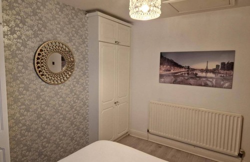 Bilston Haus | Impeccable 4-bed House in Bilston