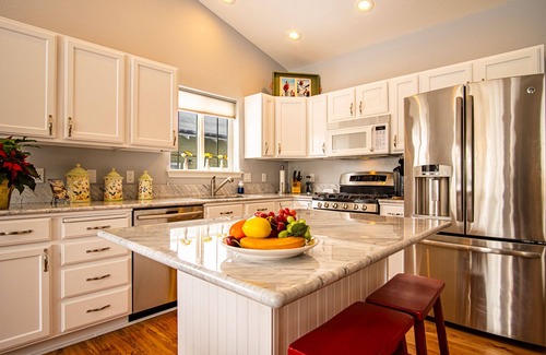 Hailey Haus | In the Heart of Hailey; PRIVATE PET-FRIENDLY 3 bedroom home with garage