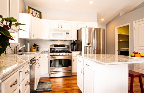 Hailey Haus | In the Heart of Hailey; PRIVATE PET-FRIENDLY 3 bedroom home with garage