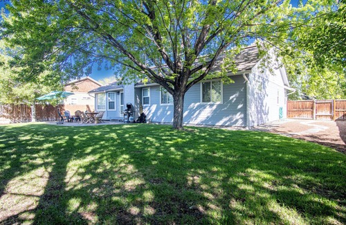 Hailey Haus | In the Heart of Hailey; PRIVATE PET-FRIENDLY 3 bedroom home with garage