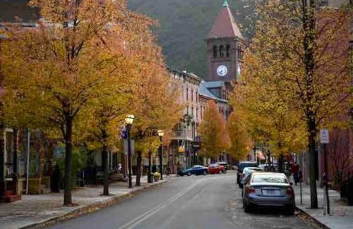 Ashfield Wohnung | In The Heart Of Jim Thorpe (with your own parking)