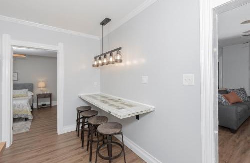 Little Italy Wohnung | In the heart of Little Italy! Free Parking!