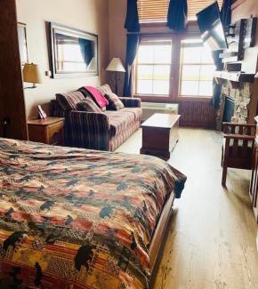Snowshoe Wohnung | In the Heart of the Village Ski In Out