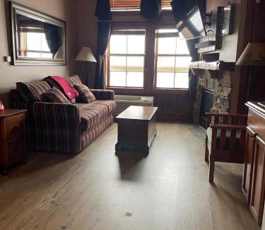 Snowshoe Wohnung | In the Heart of the Village Ski In Out