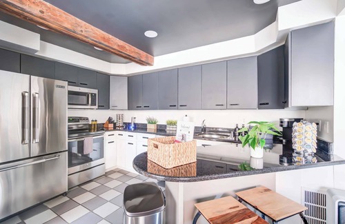 Old Town Alexandria Haus | INAUGURATION | TWO FREE Parking! Walk to Metro