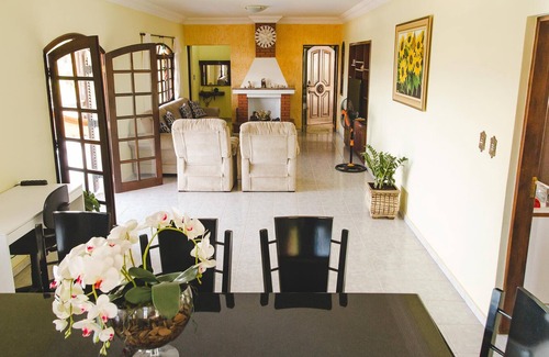 Chacaras Fernao Dias Haus | Incrível chácara com churrasq. em Atibaia/SP