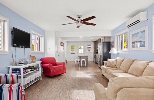 Syracuse Haus | Incredbile View of Lake Wawasee with sandy lake bottom