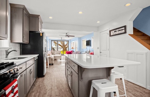 Syracuse Haus | Incredbile View of Lake Wawasee with sandy lake bottom