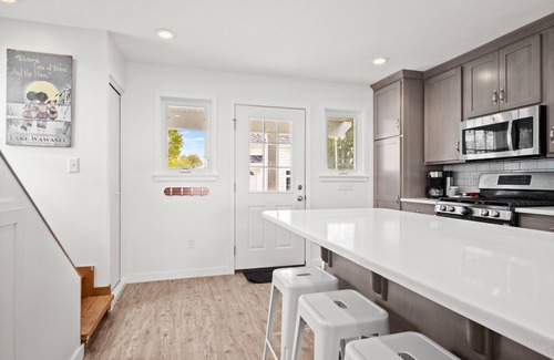 Syracuse Haus | Incredbile View of Lake Wawasee with sandy lake bottom