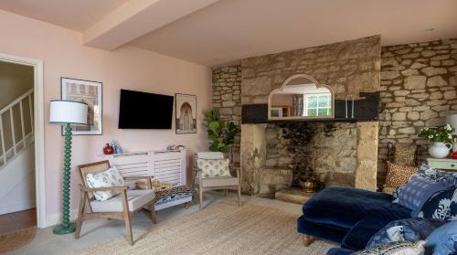 Painswick Haus | Incredible Church Views from Beautiful Cottage