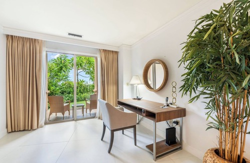Seven Mile Beach Eigentumswohnung | Incredible Oceanfront Oasis on 7 Mile Beach at The Ritz-Carlton