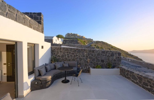 Imerovigli Villa | Incredible Santorini Suite | Elysia Suite | Breathtaking Sea Views | Private Furnished Terrace with Heated Plunge Pool | Adults Only | Imerovigli