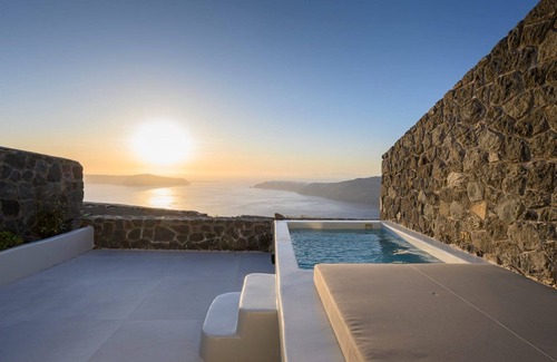 Imerovigli Villa | Incredible Santorini Suite | Elysia Suite | Breathtaking Sea Views | Private Furnished Terrace with Heated Plunge Pool | Adults Only | Imerovigli
