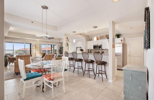 Lake Ozark Eigentumswohnung | Incredible View from this 3-Suite Palisades Lux Condo Screened-Deck, Next2 Pool!