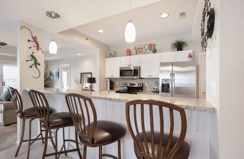 Lake Ozark Eigentumswohnung | Incredible View from this 3-Suite Palisades Lux Condo Screened-Deck, Next2 Pool!