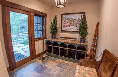 Crested Butte Haus | INCREDIBLE views 1 block to ski area, free bus to town, hot tub,