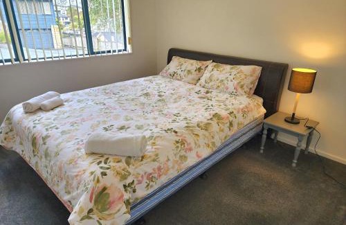 Henderson Haus | Incredible Waitakere View