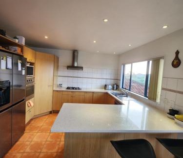 Henderson Haus | Incredible Waitakere View