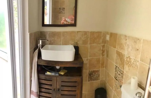 Seillons-Source-d'Argens Bed & Breakfast | Independent, cosy room with pool access