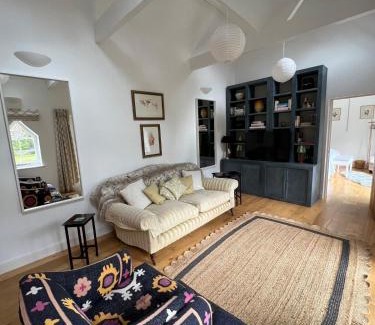 Heytesbury Wohnung | Independent Space in Heytesbury 2 bedrooms