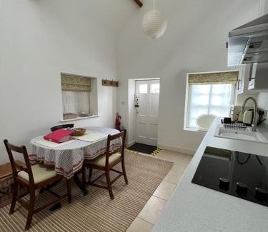 Heytesbury Wohnung | Independent Space in Heytesbury 2 bedrooms