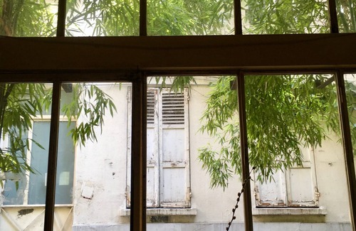 Quartier de la Goutte-d'Or Haus | Independent triplex chalet on interior courtyard with bamboo