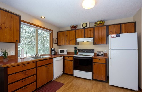 Deer Park Haus | Charmantes Haus mit offenem Grundriss im Herzen von Surniver, Hot Tub- INDI02