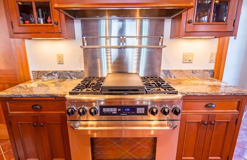 Oquossoc Haus | Indian Point - Breathtaking, private getaway on Rangeley Lake