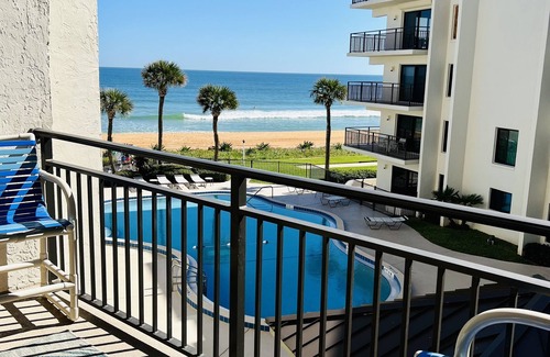 Ormond Beach Eigentumswohnung | Indies House Sought After Beachfront Condo w Pool near shopping and restaurants