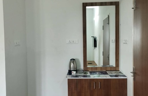 Kodaikanal Hütte | Indipendent villa with a beautiful view of the city and the forest.