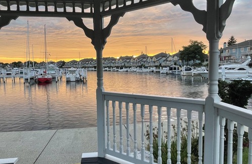 Manistee Eigentumswohnung | Indoor/Outdoor Pool and Hot Tub, Beautiful Beaches, Perfect for Golf Vacations