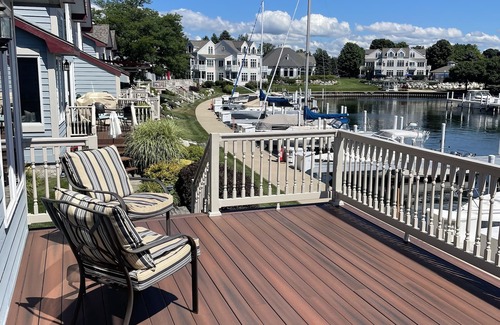 Manistee Eigentumswohnung | Indoor/Outdoor Pool and Hot Tub, Beautiful Beaches, Perfect for Golf Vacations